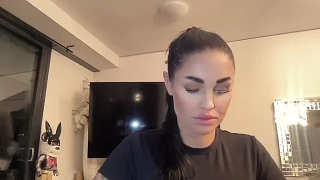 AMBER HARD online show from 04.21.26