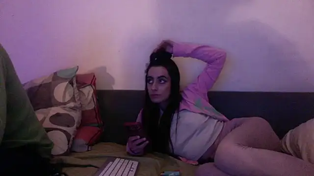 Snapshot of chiara-mario chatting on 04.11.26 chiara-mario online show from 04.11.26