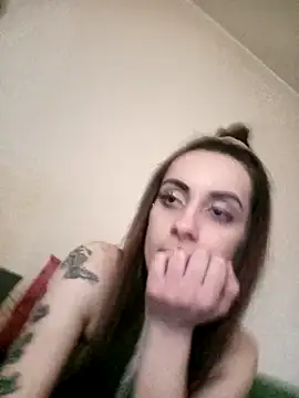 Snapshot of chiara-mario chatting on 05.10.26 chiara-mario online show from 05.10.26