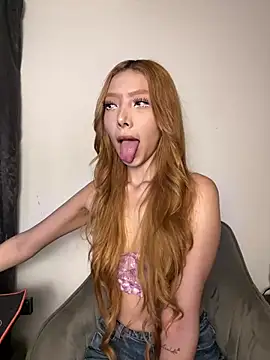 Snapshot of Suki_3 chatting on 05.17.26 Suki 3 online show from 05.17.26