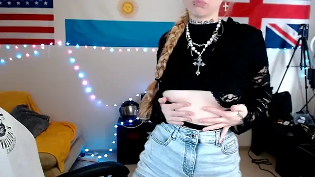 Nica Kawaii online show from 03.11.26