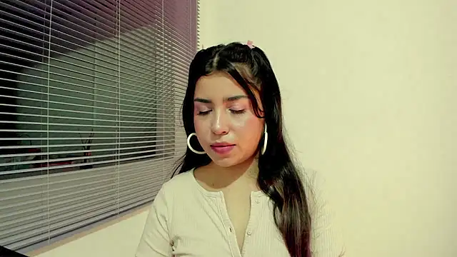 Snapshot of HeraGaia chatting on 03.28.26 HeraGaia online show from 03.28.26
