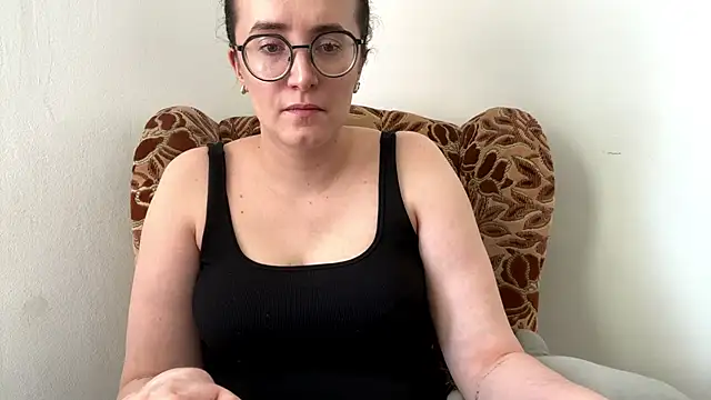 SofiaTease online show from 04.13.26