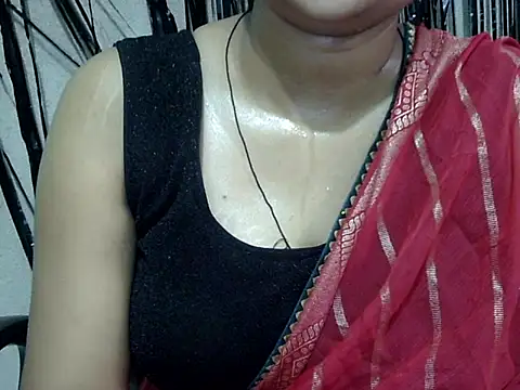 Snapshot of NayraG chatting on 06.25.26 NayraG online show from 06.25.26
