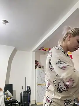 Snapshot of Giullyaxxx chatting on 03.08.26 Giullyaxxx online show from 03.08.26