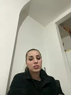 Snapshot of Giullyaxxx chatting on 03.11.26 Giullyaxxx online show from 03.11.26