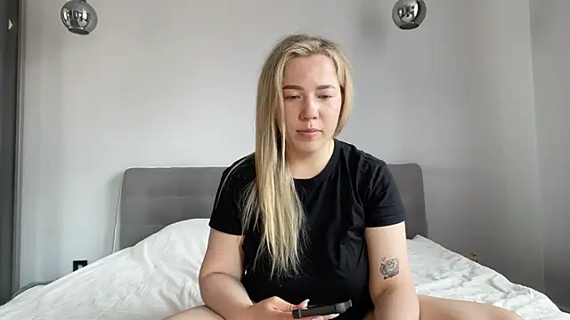 Snapshot of alyrasun chatting on 07.30.26 alyrasun online show from 07.30.26
