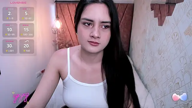 Snapshot of Zoe__Taylor__ chatting on 05.18.26 Zoe Taylor online show from 05.18.26