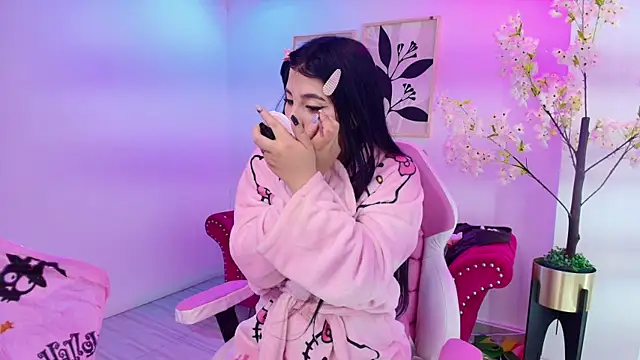 Snapshot of Miia__owens chatting on 07.17.26 Miia owens online show from 07.17.26