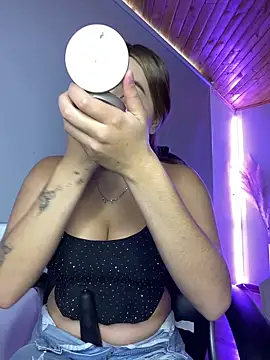 Issa pinkk online show from 04.21.26