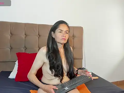 Liz Grettel online show from 06.26.26