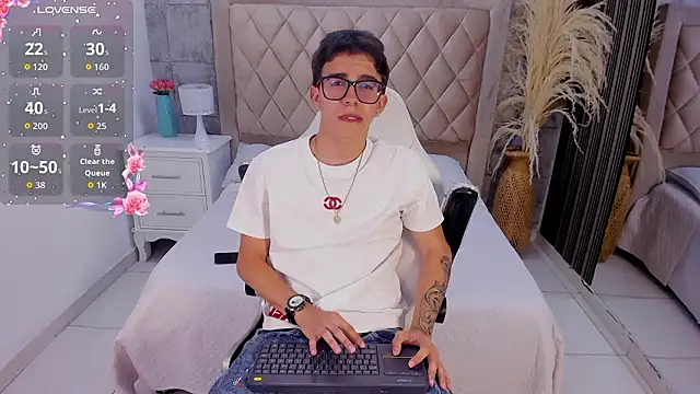 TylerCross  online show from 03.24.26