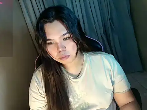 Snapshot of urasian_prettyrica chatting on 06.27.26 urasian prettyrica online show from 06.27.26
