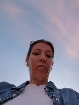 ManuelaX online show from 04.19.26