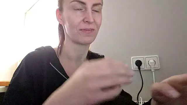 Snapshot of AnnaTight chatting on 04.28.26 AnnaTight online show from 04.28.26