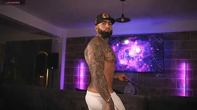 Snapshot of Eros_Dark_ chatting on 04.01.26 Eros Dark online show from 04.01.26