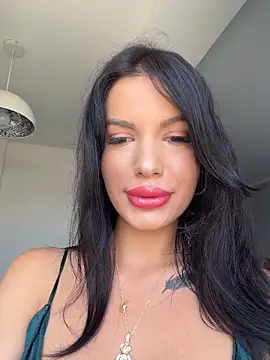 Snapshot of RaniaSnow chatting on 06.17.26 RaniaSnow online show from 06.17.26
