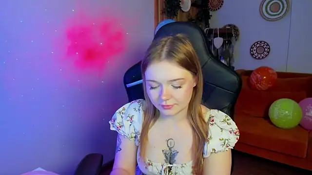 Snapshot of ElinaVale chatting on 05.12.26 ElinaVale online show from 05.12.26
