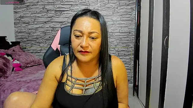 Snapshot of Milf_Julianna chatting on 05.13.26 Milf Julianna online show from 05.13.26