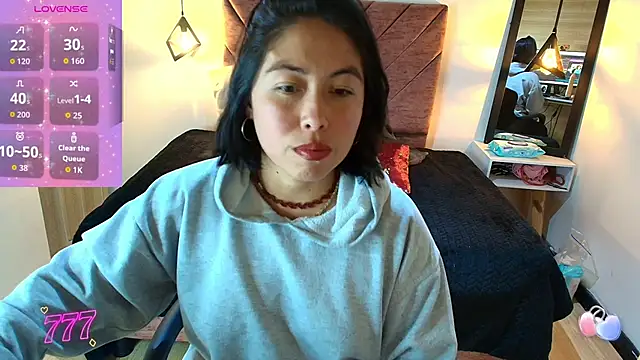 Amanda Fox   online show from 04.04.26