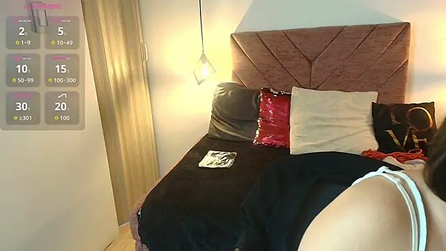 Amanda Fox   online show from 04.07.26