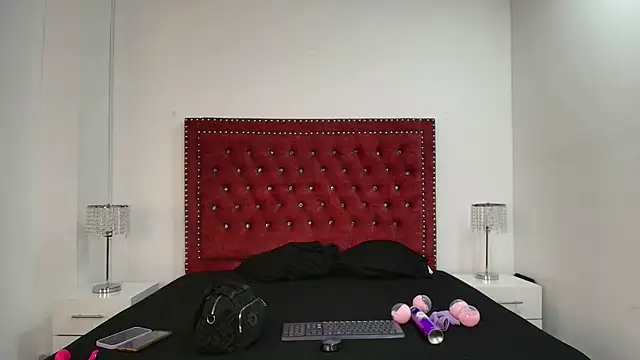 Daphne glas online show from 04.14.26