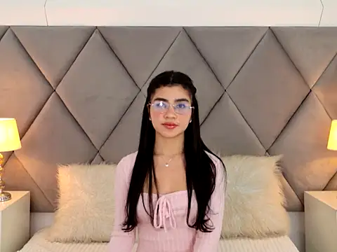 Snapshot of OliviaDiaz chatting on 04.26.26 OliviaDiaz online show from 04.26.26