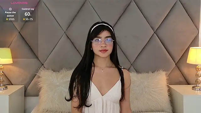 Snapshot of OliviaDiaz chatting on 04.28.26 OliviaDiaz online show from 04.28.26