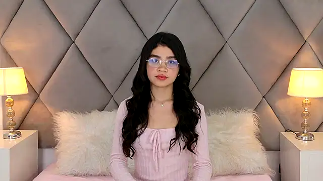 Snapshot of OliviaDiaz chatting on 05.27.26 OliviaDiaz online show from 05.27.26