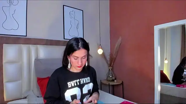 TinnaMoon online show from 04.12.26