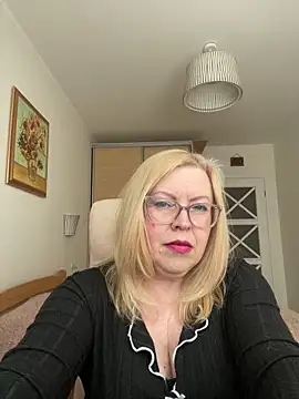 JanieLight53 online show from 04.17.26