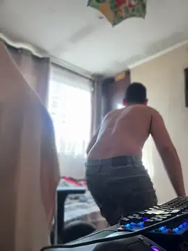 Snapshot of Cr1sXPorn chatting on 04.24.26 Cr1sXPorn online show from 04.24.26