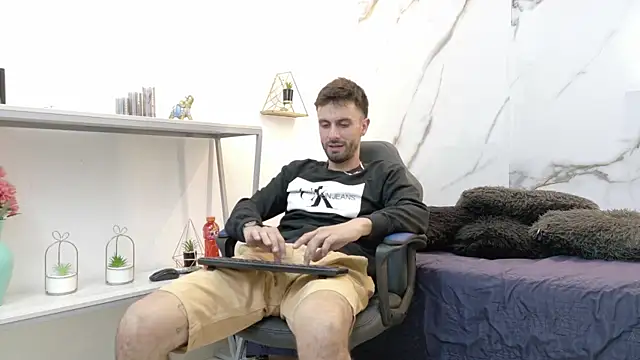 Snapshot of KingOfTemptation chatting on 06.17.26 KingOfTemptation online show from 06.17.26
