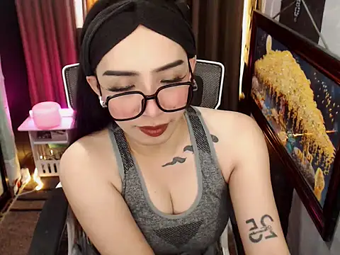 Snapshot of SexyCommander chatting on 04.10.26 SexyCommander online show from 04.10.26