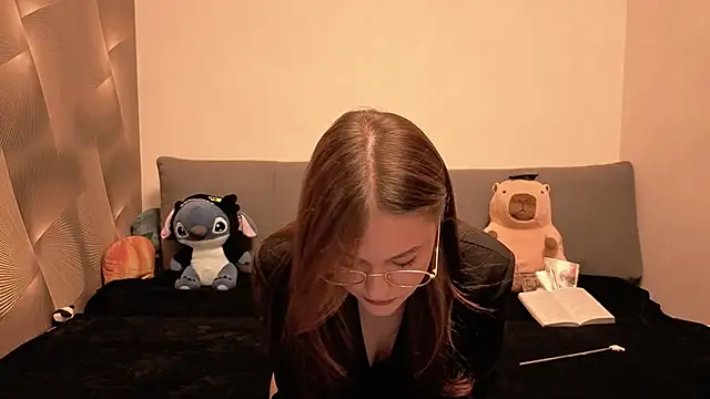 Snapshot of moanistant chatting on 04.27.26 moanistant online show from 04.27.26