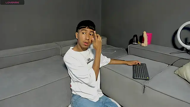 Snapshot of Ender_h0tt chatting on 05.14.26 Ender h0tt online show from 05.14.26