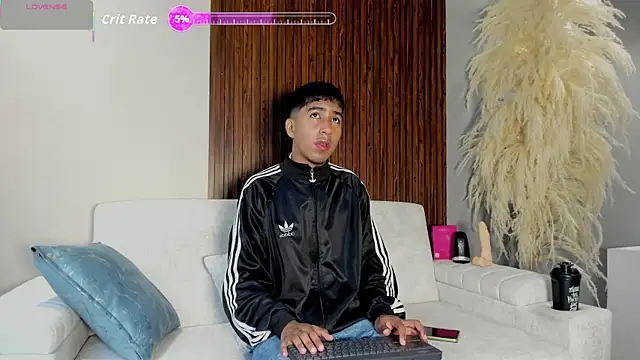 Snapshot of Ender_h0tt chatting on 06.08.26 Ender h0tt online show from 06.08.26