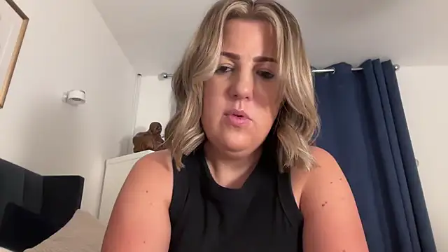 Snapshot of annabellewarick chatting on 05.25.26 annabellewarick online show from 05.25.26