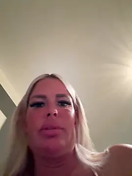 Snapshot of anna_kournikova chatting on 04.28.26 anna kournikova online show from 04.28.26