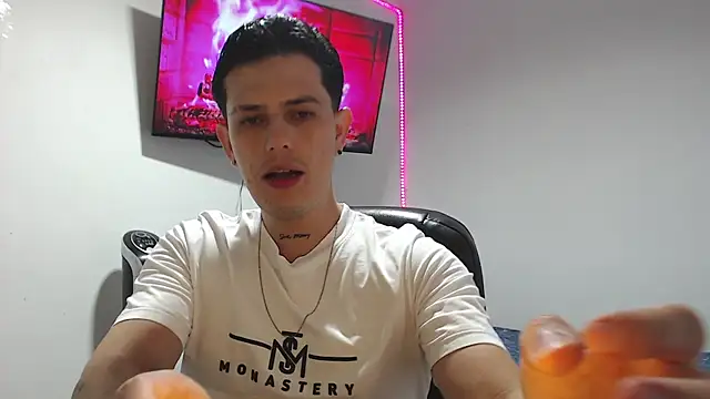 Snapshot of JUAN_CAMILOXXX chatting on 05.07.26 JUAN CAMILOXXX online show from 05.07.26