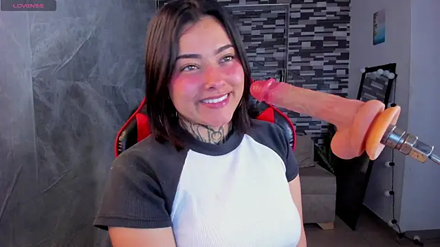 Snapshot of Sophiia_cherry chatting on 04.29.26 Sophiia cherry online show from 04.29.26