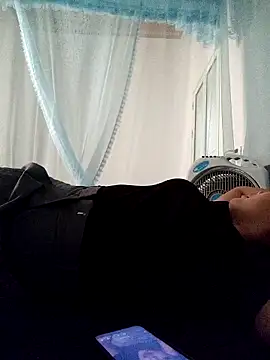 Snapshot of Sweet-cum425 chatting on 04.13.26 Sweet-cum425 online show from 04.13.26