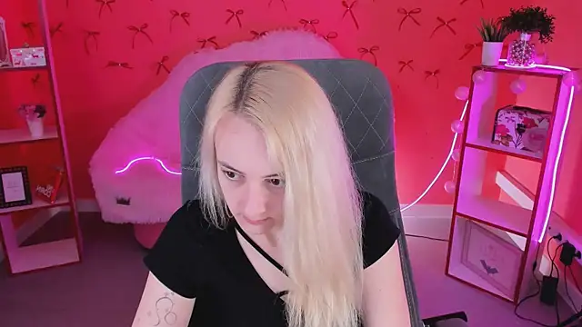 CarolMoor online show from 04.17.26