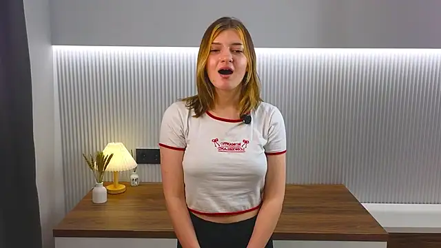 Snapshot of KatinaSalvetti chatting on 03.15.26 KatinaSalvetti online show from 03.15.26