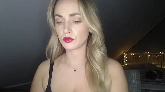 Snapshot of ScarlettSensitive chatting on 06.02.26 ScarlettSensitive online show from 06.02.26
