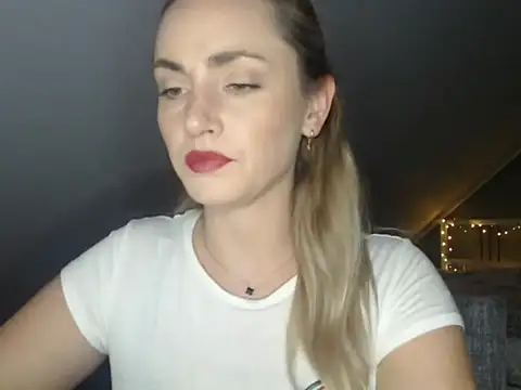 Snapshot of ScarlettSensitive chatting on 06.08.26 ScarlettSensitive online show from 06.08.26