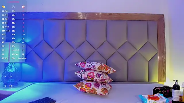 ValeriaRey  online show from 04.29.26