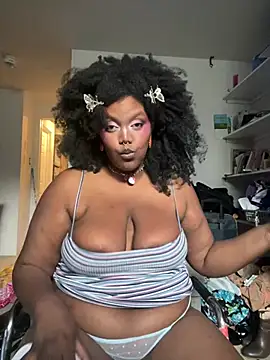 Snapshot of juicy_janet chatting on 06.20.26 juicy janet online show from 06.20.26