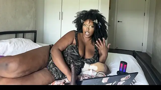 Snapshot of juicy_janet chatting on 07.23.26 juicy janet online show from 07.23.26