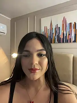 Snapshot of Bella-Ferrer chatting on 07.26.26 Bella-Ferrer online show from 07.26.26